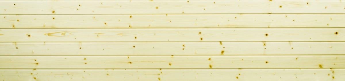 Acabado Thermochip barnizado - panel sándwich con barniz transparente protector sobre madera clara