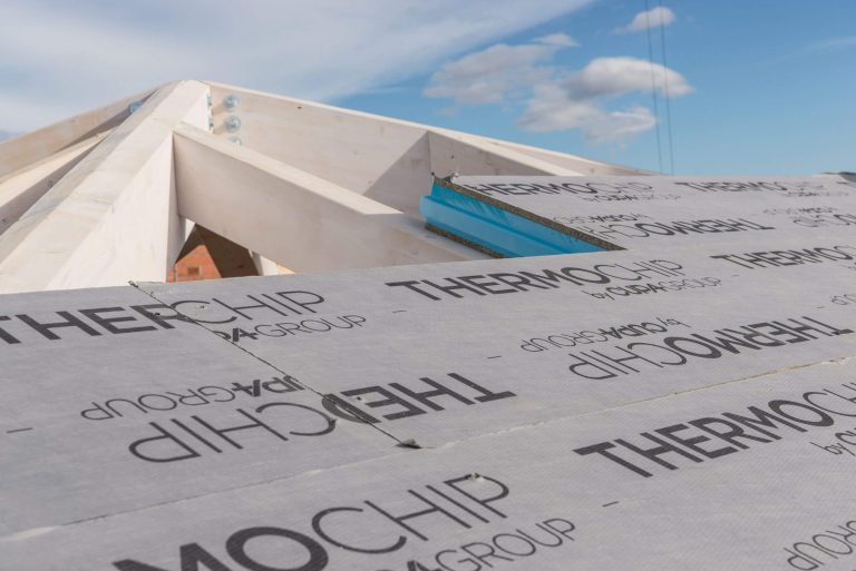 Paneles Multicapa Thermochip: La Solución Definitiva Frente al Calor Extremo en Obras